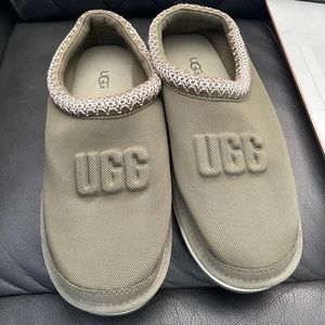 Like New Men UGG slippers size 10